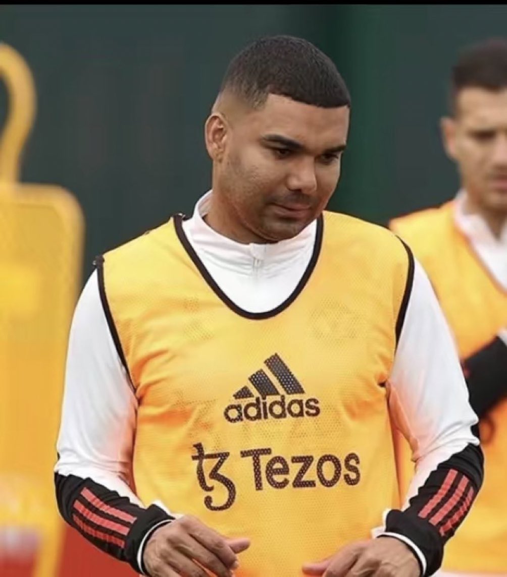 Guisepe_'s tweet photo. As a United fan, Casemiro should be played ahead of Onana as the GK next season so that he can eat all the balls too😭😭 https://t.co/6tRTbwK6G5