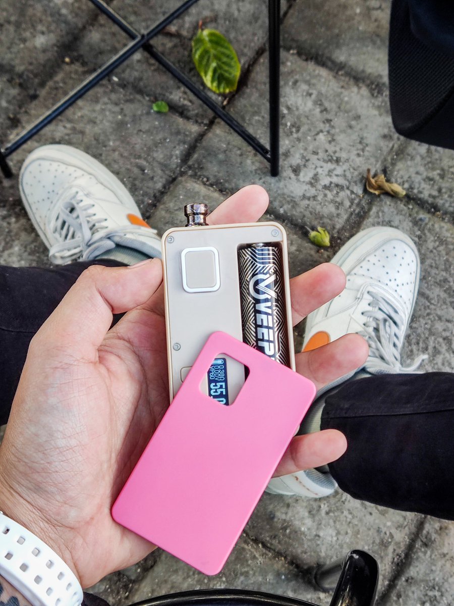 veepon_official's tweet photo. Happy weekend and take your KUKA to have a good trip 🏖

Photo by lovely Photographer：
📷📸 @d.indrawan_ 

IG: @veepon_official
🌐:https://t.co/1Nx90mxPCU

#thailandvape #kukaaio #bfmod #전자담배  #bkkvape #vapebahrain #vapeindo #moscowvape https://t.co/ggguf6VcNu