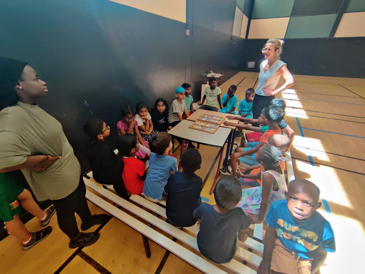 La Journée du P’tit Fêtelemurien à La Courneuve ⬇️ Dans le cadre de notre programme d’éducation alimentaire soutenu par la @Fonda_Carrefour, des ateliers ont été animés par la diététicienne Sophie Piedeleu afin de sensibiliser les enfants aux bonnes pratiques alimentaires !