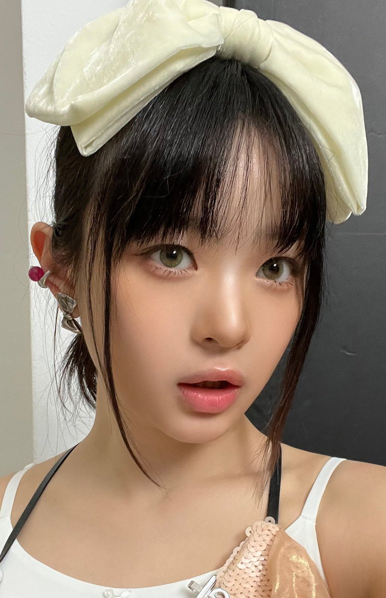 picsnewjeans's tweet image. Hanni Get Up selcas