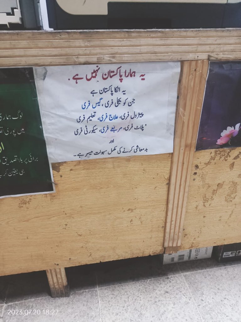 OryaMaqboolJan's tweet photo. سکردو کے ایک چھوٹے سے ریڑھی نما کھوکھے کے باہر یہ تحریر اس ملک میں بیداری کی علامت ہے اور یہ بیداری بڑے بڑے فرعونوں کو بہا لے جائے گی https://t.co/OMG6v9w49J