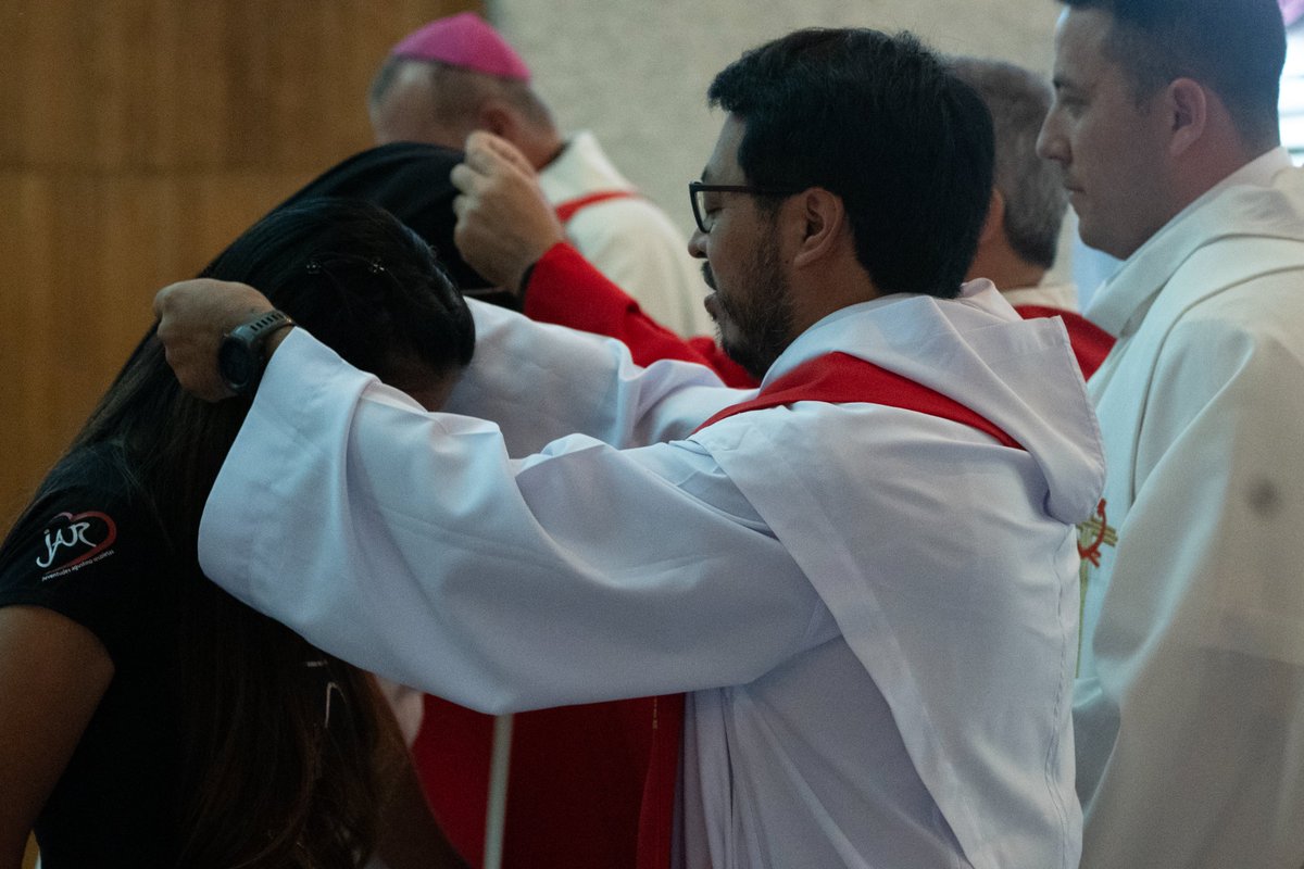 oarecoletos's tweet photo. 👏 ¡Ya hemos comenzado el #SínodoJAR!

🙏 El @PriorGeneralOAR ha presidido la eucaristía de apertura. Los sinodales han realizado la profesión de fe y han recibido la cruz de la amistad. https://t.co/d3E7m0Q2AG