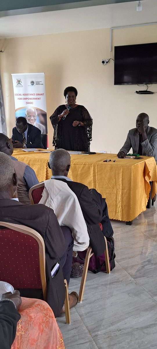 Older persons have 10% under @PDMSecretariat Leaders, please mobilise the older persons to benefit from this initiative and improve their livelihoods-Hon.Betty Amongi in Oyam @AggreyKibenge @ESPprogramme @mofpedU