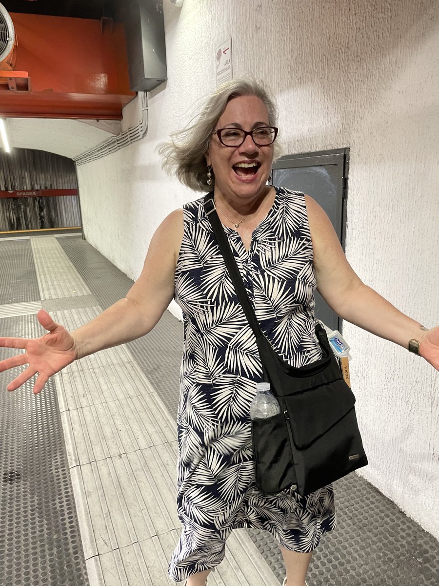 When it’s 97 degrees ⁦@IASLonline⁩ in Roma @ginaseymour⁩ loves the cool breeze in the Metro @ctcasl ⁦@jluss⁩ ⁦@technojohnson⁩ ⁦@MsThomBookitis⁩ ⁦@JohnReadLibrary⁩ ⁦@joycevalenza⁩ ⁦@abmack33⁩