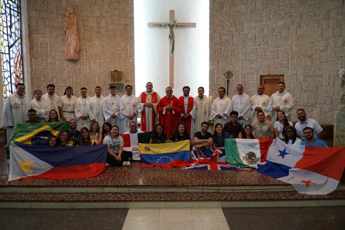 oarecoletos's tweet photo. 👏 ¡Ya hemos comenzado el #SínodoJAR!

🙏 El @PriorGeneralOAR ha presidido la eucaristía de apertura. Los sinodales han realizado la profesión de fe y han recibido la cruz de la amistad. https://t.co/d3E7m0Q2AG