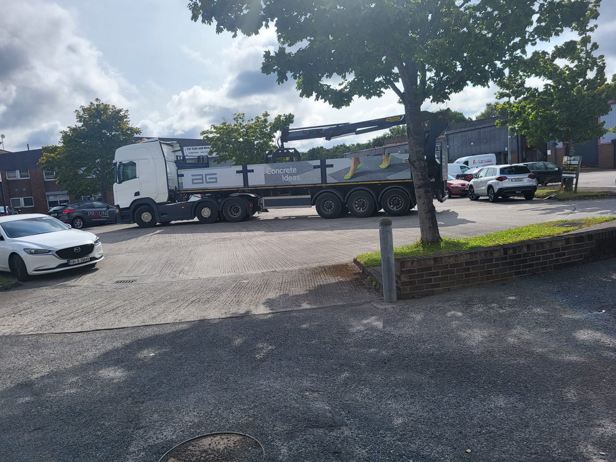 LiffeyProviders's tweet photo. "Alexa play There She Goes by The La's"

Another delivery from our good friends over @AchesonGlover 

#aguk #liffeyproviders #bricks #buildersmerchants #tallaght https://t.co/ZvgB5sp11b