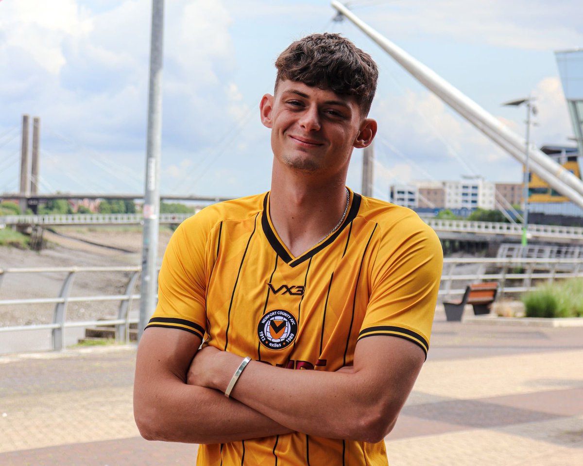 NewportCounty's tweet photo. Our 𝙣𝙚𝙬𝙚𝙨𝙩 addition 🤩
#WelcomeSeb | #NCAFC🧡🖤 https://t.co/omMP8lzpfH