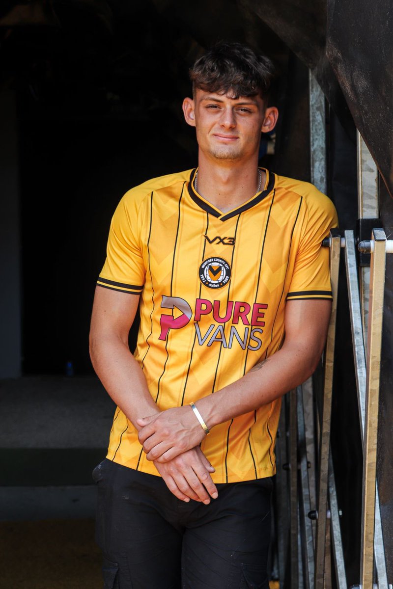 NewportCounty's tweet photo. Our 𝙣𝙚𝙬𝙚𝙨𝙩 addition 🤩
#WelcomeSeb | #NCAFC🧡🖤 https://t.co/omMP8lzpfH