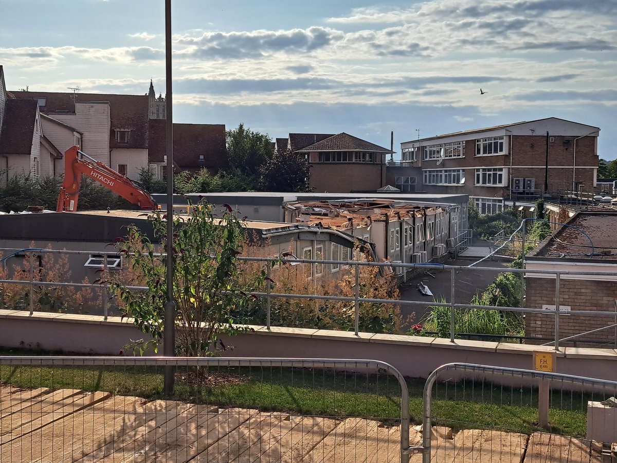 Moore is no more! Some portacabins are being demolished to make space for a new #CCCU Multi Use Games Areas for September! Designed in partnerships with @christchurchsu and @CCCUSport you will be able to play tennis, netball, basketball & football. ow.ly/LVC250PhWyW