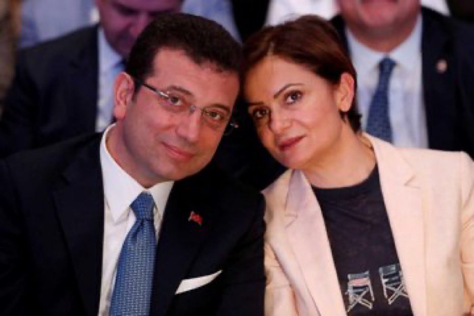 nedimsener2010's tweet photo. “Canan Kaftancıoğlu, Ekrem İmamoğlu’nu da net olmamakla ve içten pazarlıklı olmakla suçluyor-muş” 😂
(F.Altaylı)

Kılıçdaroğlu-İmamoğlu-Kaftancıoğlu dönemi CHP’nin 6 ilkesi;
-Sinsilik
-İkiyüzlülük
-Yalan
-İftira
-Kumpas
-İhanet https://t.co/wlnXAPY21B