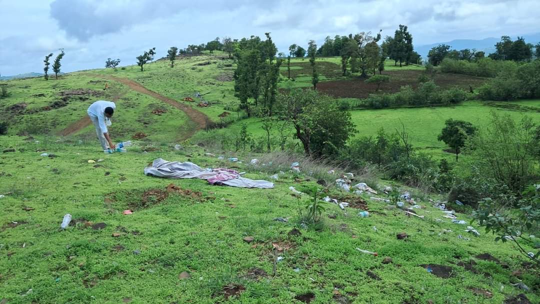 ધરમપુર તાલુકામાં આવેલ પ્રાકૃતિક સ્થળ પીપરોળ પર ( વરસાદી દેવ મંદિર ) અને 
પ્રાકૃતિક સૌંદર્યની મજા માણવા આવતા પ્રવાસીઓને નમ્ર વિનતી છે કે પ્રવાસન સ્થળો પર જ્યાં ત્યાં પ્લાસ્ટિકનો કચરો ન ફેંકવો, આ પ્રાકૃતિક સંપદાની જાળવણી કરવાની આપણા સૌની ફરજ છે. 
#Bitplastic #saveforestsavelife