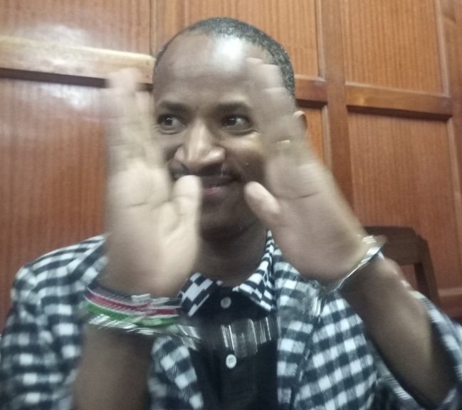THE STATE SCHEMING TO ARREST BABU AGAIN

Man under siege, Embakasi East Member of Parliament Babu Owino' s lawyers fear their client is not safe . Babu's lawyer Evans Ondiek said that the State want to arrest the him after being freed by Nairobi Court. PHOTO / CHRIS OJOW https://t.co/dV6vHHA3wP