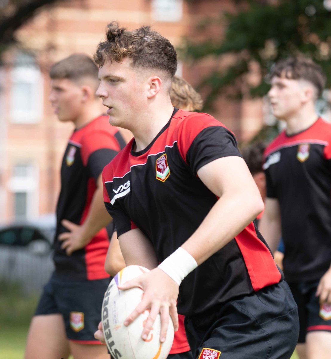 WalesRugbyL's tweet photo. Under 16 | Dan 16 🏴󠁧󠁢󠁷󠁬󠁳󠁿

Preparations for the game against @Irelandrl continued yesterday, back in camp @RydalPenrhos.

As well as training on the field, off the pitch the boys had a visit from retired #CymruRL international, Damian Gibson, to talk about being a good teammate. https://t.co/BXRfUrADMp