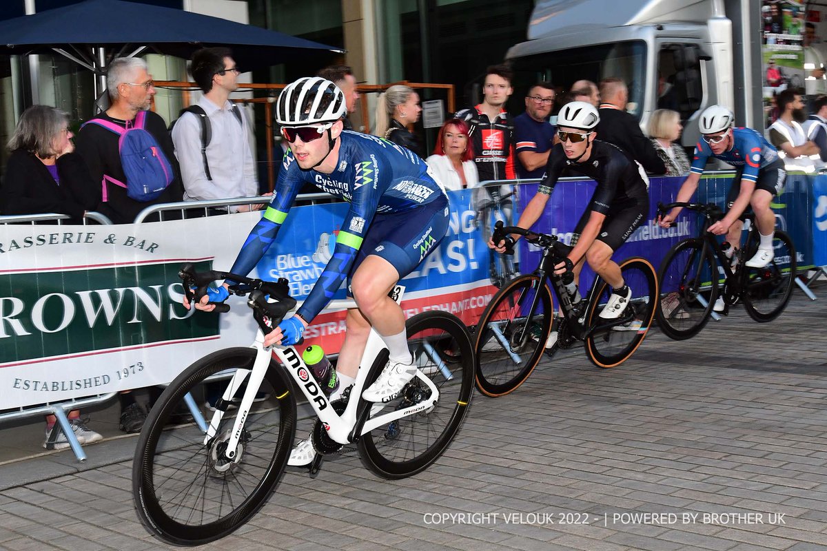 VeloUK's tweet photo. Sheffield Moments: Home race for @CYCLING_SHEFF on Wednesday in front of their bike supplier, @moda_bikes #sponsors 

RESULTS: https://t.co/nRo9DtBjmA #Sheffield #Yorkshire #BikeRacing #ModaBikes https://t.co/ghFiyO2kRr
