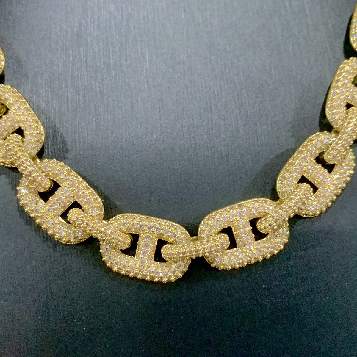 EvaCadermayShow's tweet image. 🔥🔥hip hop Jewelry Cuban Chain Iced Out Round Moissanite diamond pig nose 925 sterling silver gold plated 15mm cuban link chain⛓️⛓️

#hiphop #hiphopjewelry #cubanchain #moissanite #silverjewelry #cubanlinkchain #pignosechain #necklace #moissanitejewely #finejewelry #rap #chain