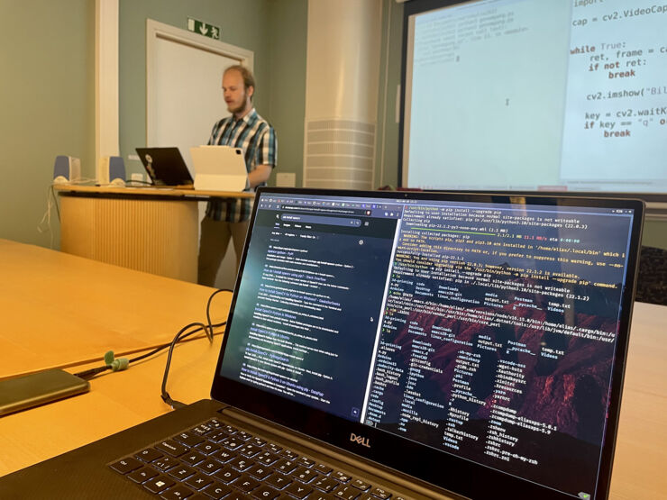 Just nu anordnas Mattekollo på Campus Valla. Förra året hölls sommarlägret för 12 – 18-åringar som vill fördjupa sina matte- och programmeringskunskaper ytterligare för första gången på LiU. 👇
liu.se/nyhet/de-kan-i…