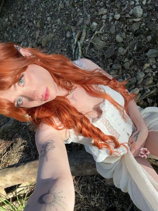 retweet if you like ginger elves https://t.co/WMzR0CKSjH