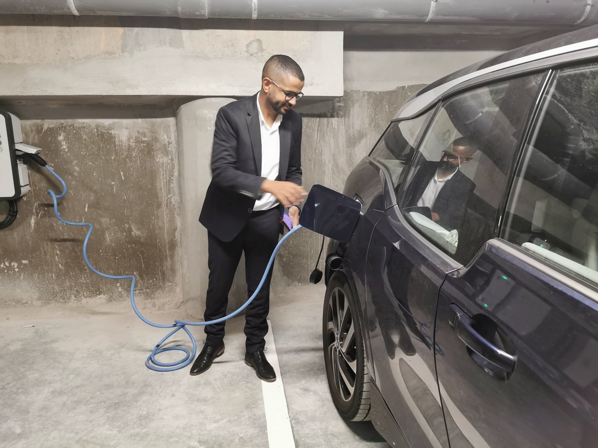 enedis_hdf's tweet image. La semaine dernière @enedis et @CDC_Habitat inauguraient l&apos;installation du réseau ⚡ dans le parking du nouveau logement de Quadrilatère des Piscines afin d&apos;accueillir des infrastructures de recharge de véhicule électrique. A lire ➡️ lavoixdunord.fr/node/1352366# via @lavoixdunord