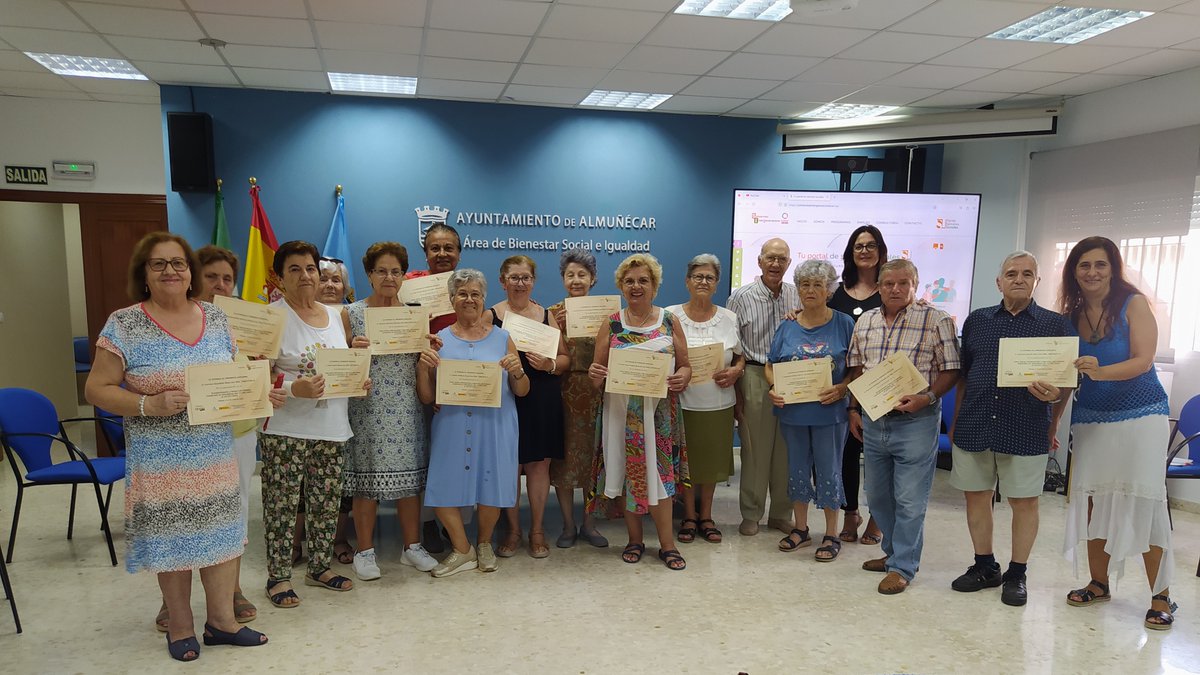 SolidaridadIn's tweet image. 🎓📸Unimos fuerzas: Taller Salud, Alimentación y Ejercicio, del #ProgramaProximidad y  Taller Envejecimiento y Salud del #ProgramaCuentaConmigo.👥🤝Nieves Aragón, directora del CSS de #Almuñécar, nos acompañó.

 💖¡Bienestar y calidad de vida!
@AlmunecarAyto