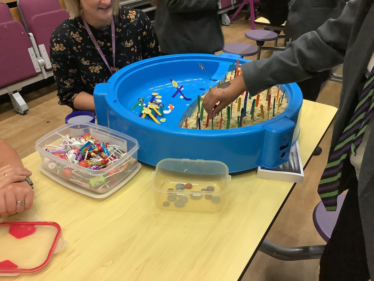 HarborneAcademy's tweet photo. Our summer Fayre.
#prizes #fun #candyfloss #icecream #splattherat #tombola #hangingbarchallenge #cakes #karaoke https://t.co/zxasRNa3YT