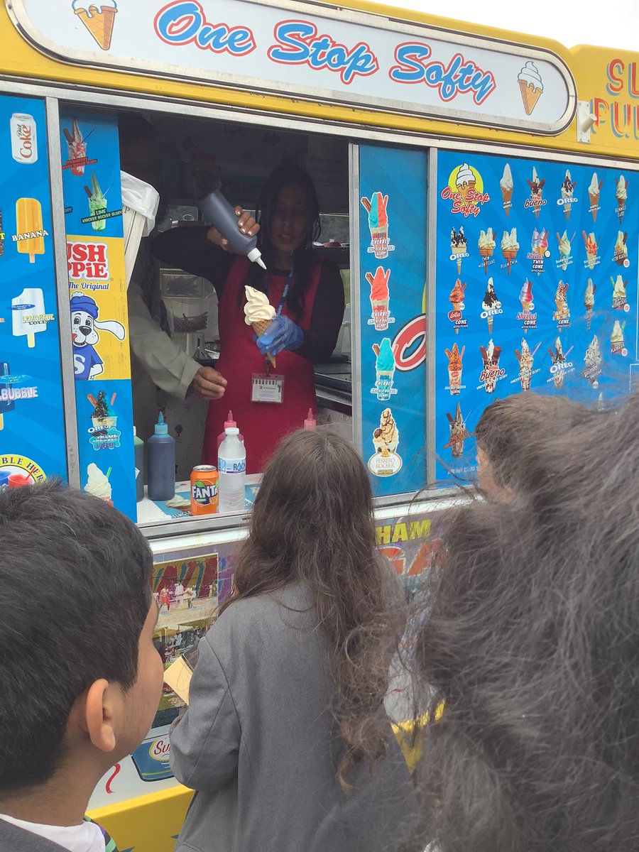 HarborneAcademy's tweet photo. Our summer Fayre.
#prizes #fun #candyfloss #icecream #splattherat #tombola #hangingbarchallenge #cakes #karaoke https://t.co/zxasRNa3YT