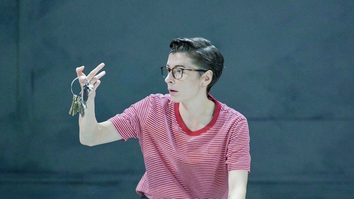 GateTheatreDub's tweet image. This Barbie is a Lesbian Cartoonist! 🖊

FUN HOME the musical is adapted from the graphic memoir of the same name by Alison Bechdel, a Lesbian Cartoonist. 🏠 

🎟 Tickets from €25. Book now: gatetheatre.ie/production/fun…

#FunHomeMusical #AlisonBechdel #BruceBechdel #FunHome