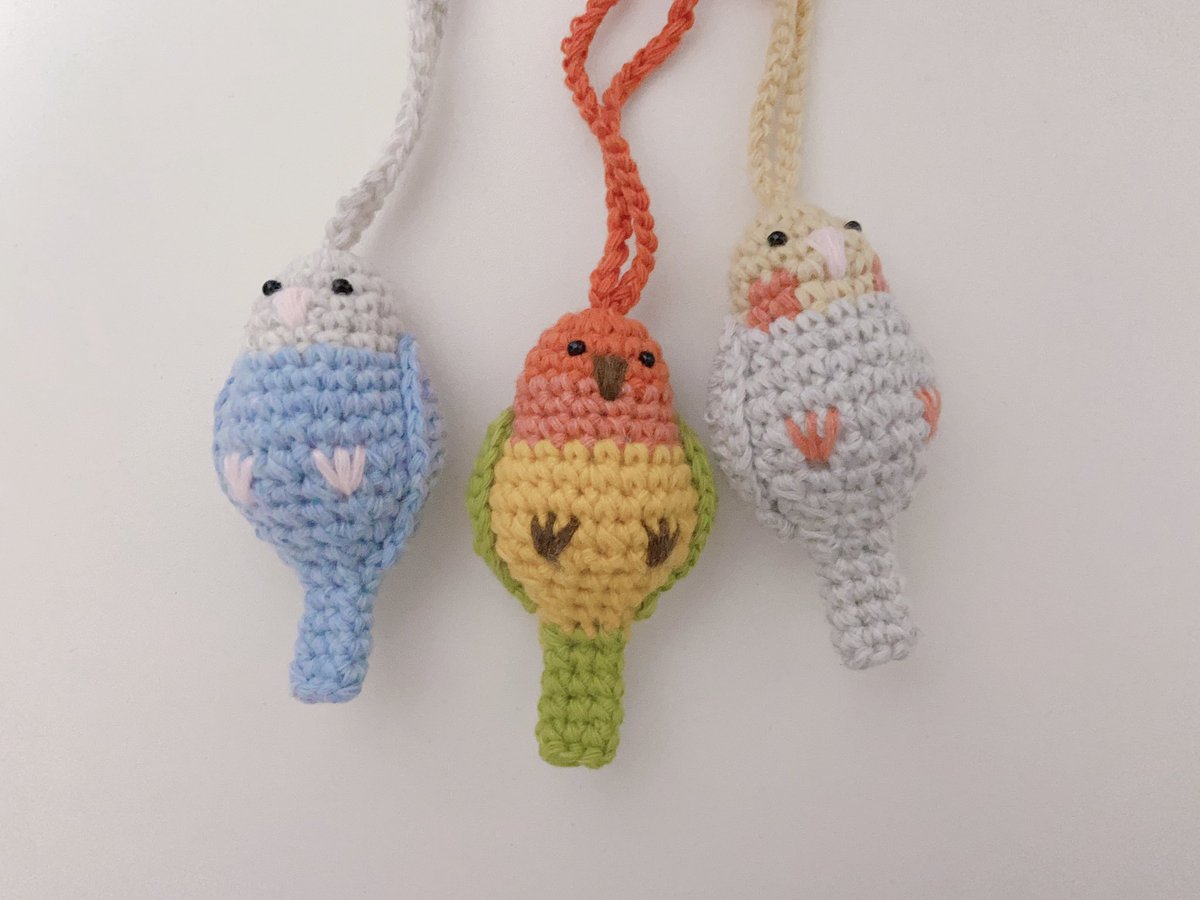 친구가 생일 선물로 모란이, 하늘이, 왕관이를 뜨개 키링으로 주문 제작 선물해 줬습니다. :)