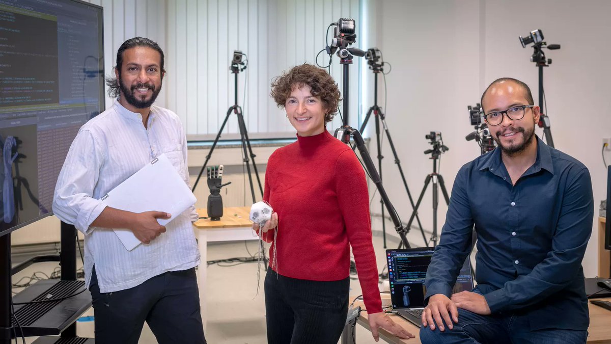 Team future medicine & eHealth_GER (@healthfutureger) on Twitter photo Forscher aus dem Robotik- und KI-Institut MIRMI der <a href="/TU_Muenchen/">TU München</a> haben ein automatisiertes Verfahren zur Herstellung von weichen Sensoren entwickelt. Diese Messzellen sind universell, lassen sich nahezu überall anbringen.
#Robotic #prothetic
tum.de/aktuelles/alle… Forscher aus dem Robotik- und KI-Institut MIRMI der <a href="/TU_Muenchen/">TU München</a> haben ein automatisiertes Verfahren zur Herstellung von weichen Sensoren entwickelt. Diese Messzellen sind universell, lassen sich nahezu überall anbringen.
#Robotic #prothetic
tum.de/aktuelles/alle…