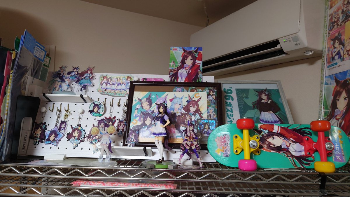 lumer00's tweet photo. 16ヶ月前ウマ娘ちゃんのグッズが出なさすぎてウイングマンスズカカラー自作してから
あれよあれよという間に増え
もう置く所がありません
推しはグッズ化されないでお馴染みのベルちゃん

#ウマ娘
#ウマ娘プリティーダービー 
#ウマ娘好きと繋がりたい 
#メジロドーベル https://t.co/UPAxXNnpPk