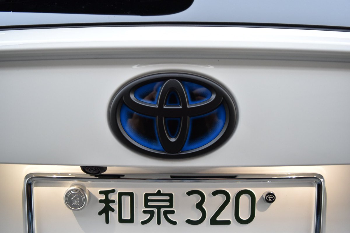 RAV4_____2000's tweet photo. HYOGO PAINT

リアエンブレム　￥11,000-.
ハイブリッドシナ���ー　￥11,000-.

リアは取り外し結構固かったけど何とか自分で取り替え出来ました✌️

全体的に統一感でて自己満足です👌

#rav4
#オフパケ
#オフパケ2
#好きにまみれろ https://t.co/46Qrj3Bqg1