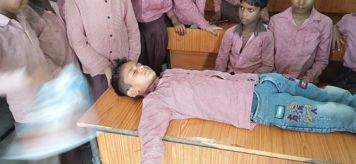 भीषण गर्मी और उमस से बच्चे हो रहे बेहोश
समय परिवर्तन बहुत ही जरूरी 

<a href="/basicshiksha_up/">Department Of Basic Education Uttar Pradesh</a>
<a href="/CMOfficeUP/">CM Office, GoUP</a>
<a href="/myogioffice/">Yogi Adityanath Office</a> 
<a href="/DM_Banda1/">DM Banda</a>