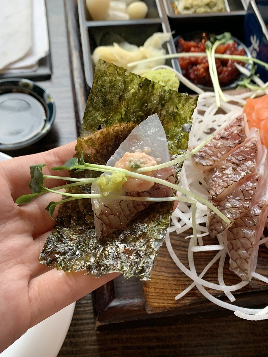muk_archive's tweet photo. 🍽️ 신용산 / 삼각지 심상

 ๑ 모둠숙성회 2인 ( ₩60,000 )
 ๑ 바지락술찜 + 면 추가 ( ₩23,000 )
 ๑ 통 오징어 튀김 ( ₩18,000 )
 ๑ 팽이버섯전 ( ₩10,000 )

일단 숙성회와 바지락술찜은 무조건 시키세요. 생선회의 식��은 잘 살리면서도 숙성을 통해 감칠맛은 끌어올린 고퀄리티의 숙성회를 맛볼 https://t.co/NkdqogMYln
