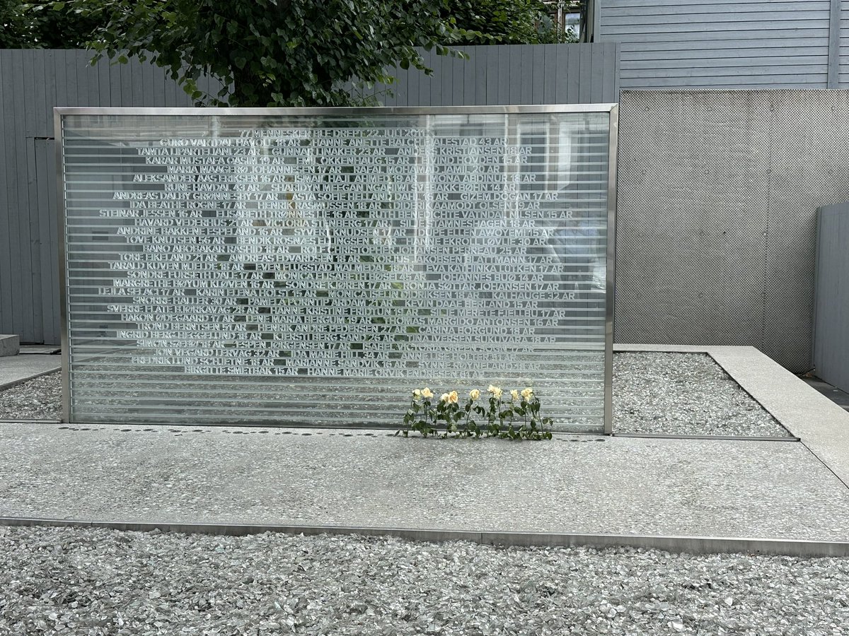 Forberedelse til 22. juli minnemarkering i Regjeringskvartalet i morgen kl 0900.