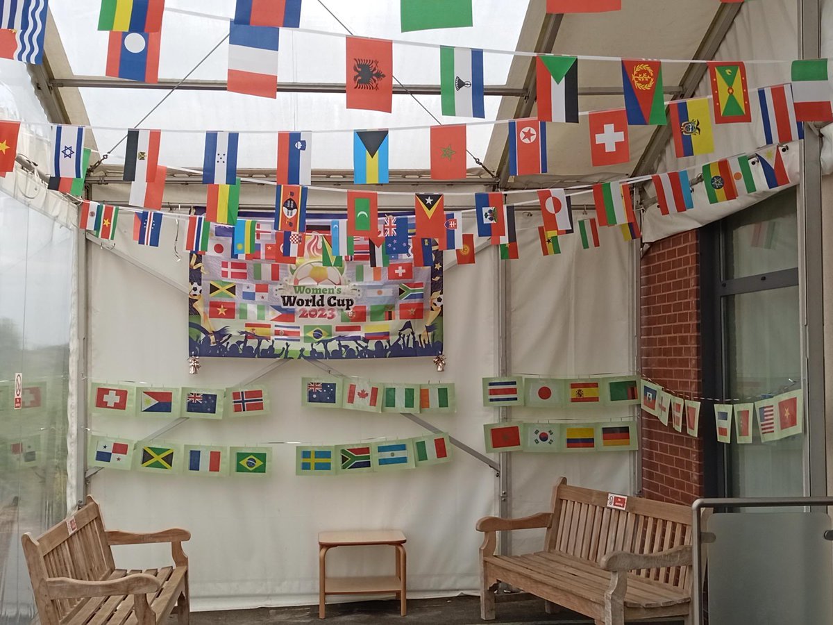 DAU RDHs new decoration for The Women’s World Cup ⚽️ 🏆 Thanks go our MHK Steve #WomensWorldCup <a href="/FionaStyles10/">Fiona Styles</a> <a href="/seniorsisbecky/">Becky</a> <a href="/UHDBTrust/">University Hospitals of Derby and Burton NHS FT</a> <a href="/GroganMandy/">Mandy Grogan QN 💙</a>