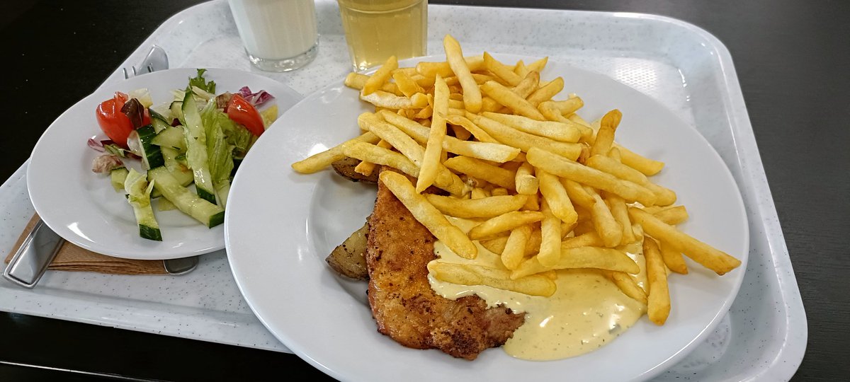 LauriKarppi's tweet photo. Perjantai on parasta, kun saa bearnaiseleikettä. Toisaalta haikeaa, kun seuraavaa kertaa pitää odottaa taas viikko.
#kesmo #bearjantai #lomillelompsis #tgib https://t.co/d2fBvMEiH8