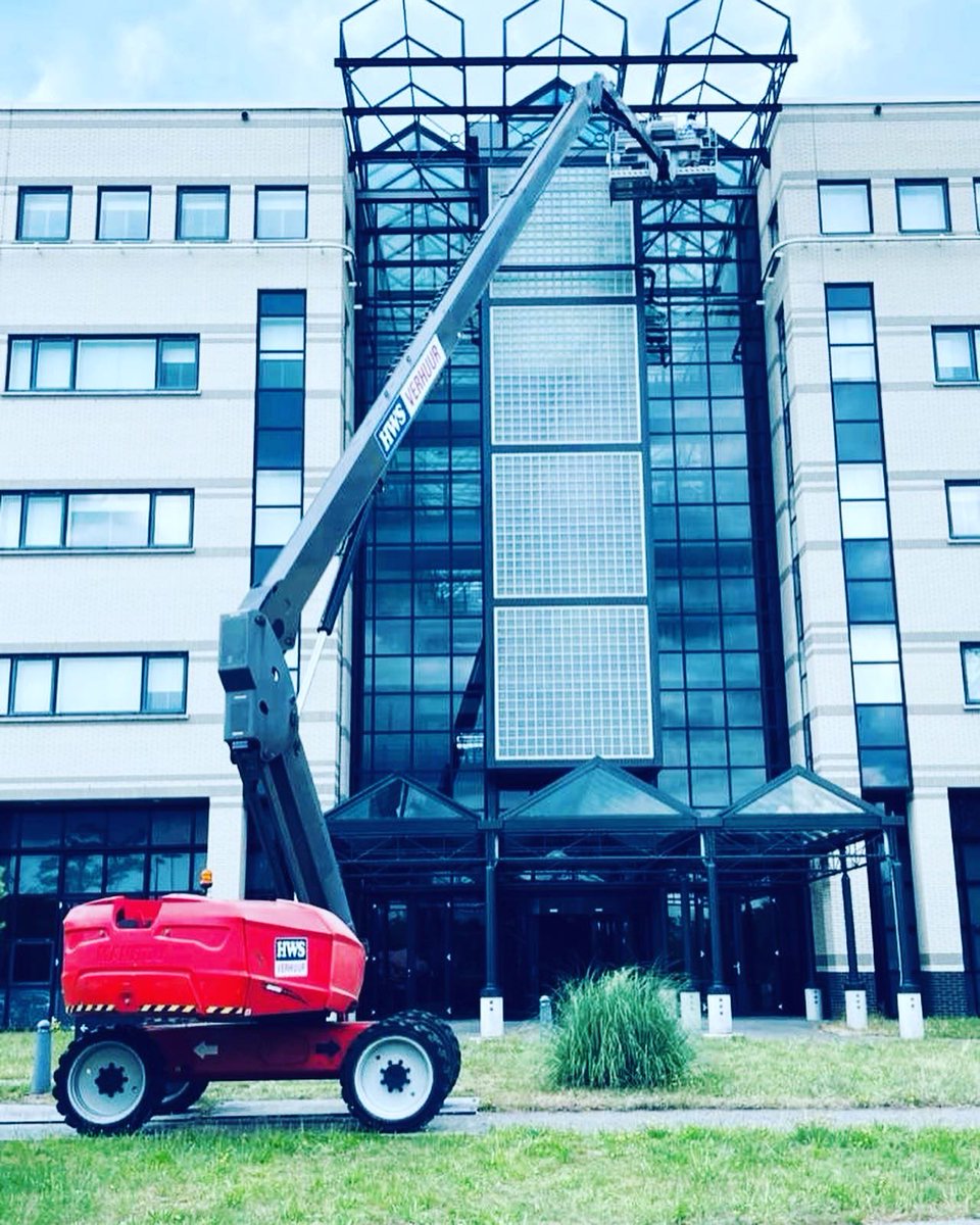 stevenjansenbv's tweet photo. De schilder uit Apeldoorn ☎️

Ondertussen 🍀
onze schilders zijn druk bezig het kantoorpand van #Centraalbeheer in #Apeldoorn te schilderen.
Met de allure van Sigma Coatings Nederland Ter Hoeven Verf 

Bereikbaar gemaakt door @hws
Bouwplaats van Boels Rental 

#omderhoud https://t.co/BkvVWKpb2D