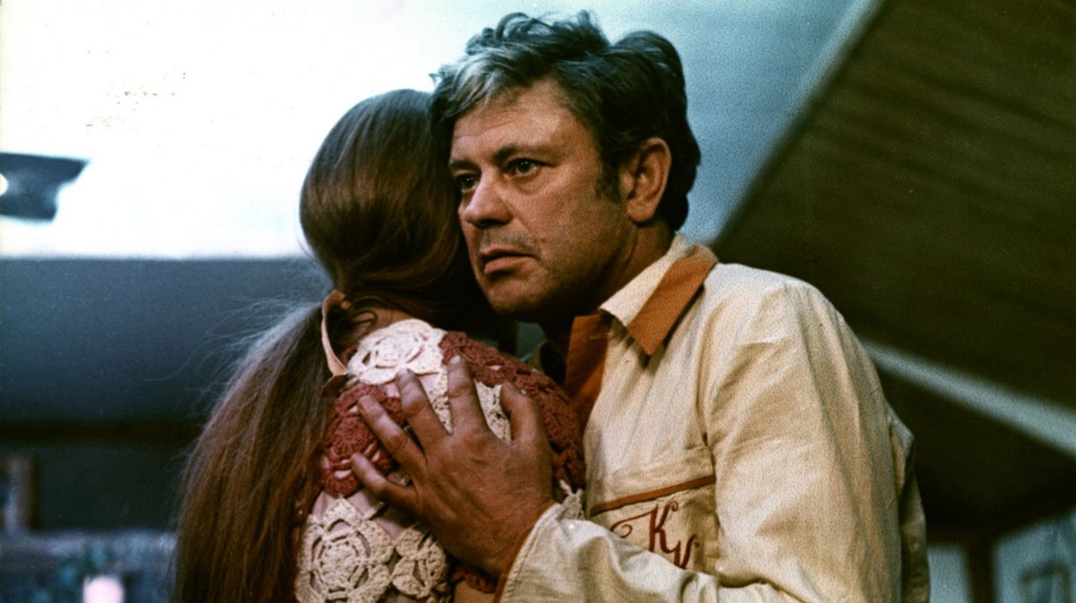 ParisCinemaClub's tweet image. [Sci-Fi Summer] 🛰️
Avant le SOLARIS de #StevenSoderbergh, il y a bien évidemment eu le chef-d&apos;œuvre de #AndreïTarkovski mais saviez-vous que le roman de #StanisławLem avait d&apos;abord été adapté par la télé soviétique ?

Le version de Tarkovski sera elle demain à 15h aux Écoles.