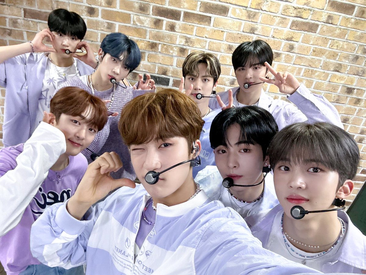 [📸] ✨230721 KBS2 #뮤직뱅크✨ 

‧̍̊˙· 𓆝.° ｡˚𓆛˚｡ °.𓆞 ·˙‧̍̊‧̍˙· 𓆝
자유 속을 유영하며 ⁕ 𓏰🏊‍♂️ ꔛ 🌊
항해를 마친 루네이트의 무대 ˖˚˳⌖
어떻게 보셨나요?˚₊✩

루네이트와 팬분들의 오늘이 (ˊσ̴̶̷̤⌄σ̴̶̷̤ˋ)♡
끝까지 행복하길 바라요 ˖◛⁺⑅♡

#루네이트 #LUN8 #CONTINUE
#Voyager