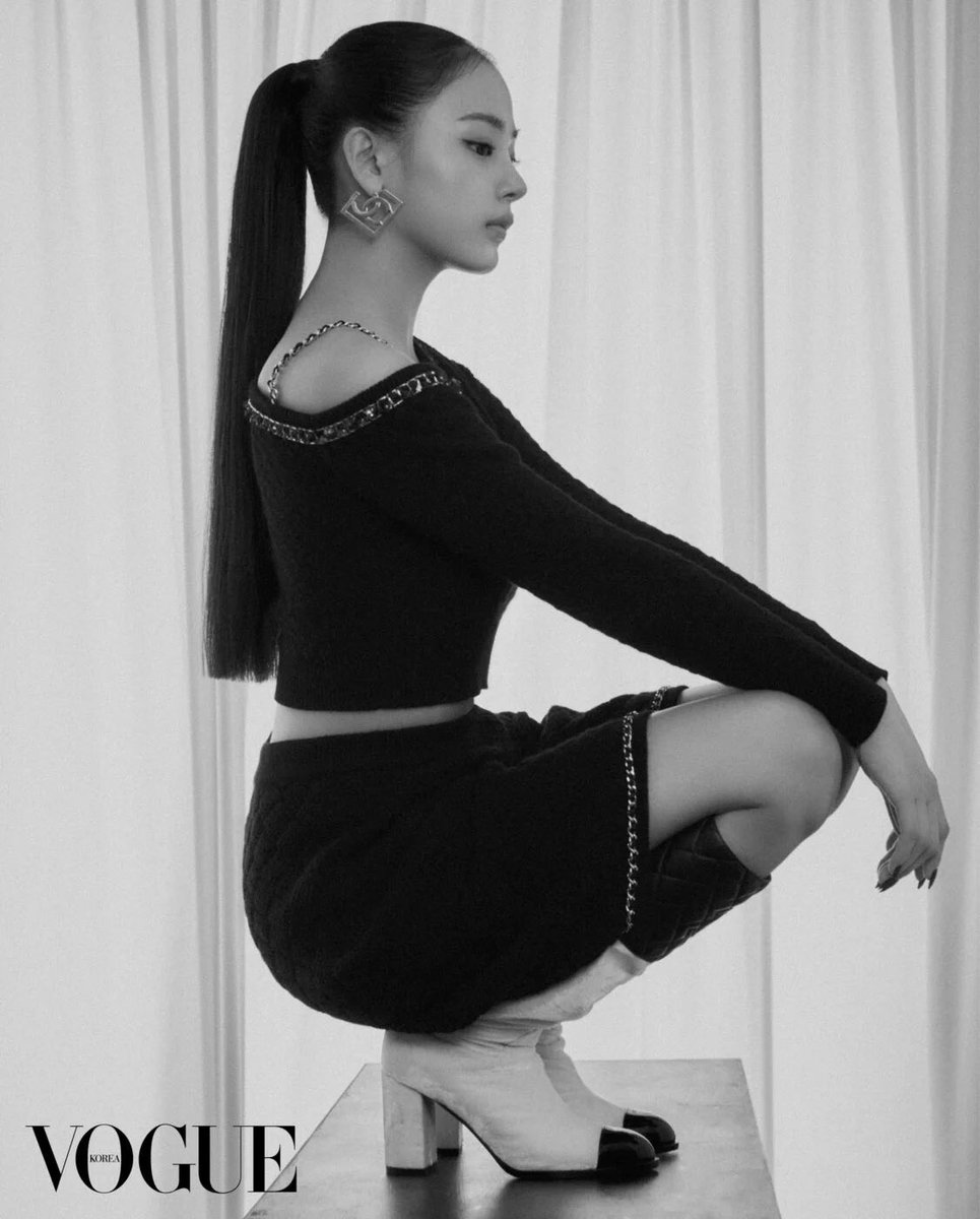 jwoyul's tweet photo. Within this monochromatic realm, emotions are intensified, and every gesture becomes a brushstroke, painting a captivating narrative. The absence of color allows the focus to shift onto the essence of the moment, accentuating the raw emotions and evoking a sense of timelessness. https://t.co/GaA0NUNPlj
