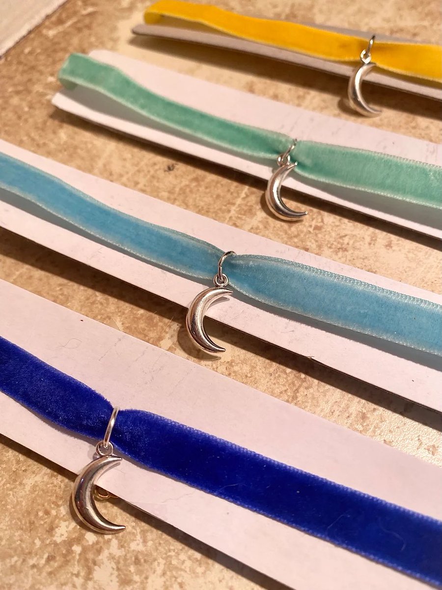 Tons of cute necklaces are up for grabs in my shop!!! 🥰💕
merikurocreations.bigcartel.com/category/neckl…