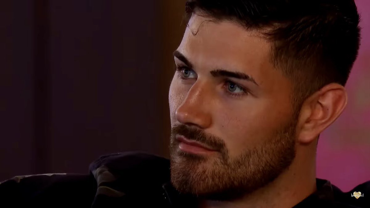 obrienvm24's tweet photo. Scott and Whitney could burn that villa to the ground with everyone else in it, and still, you could never make me hate them. #loveisland https://t.co/987uRKzm0Y