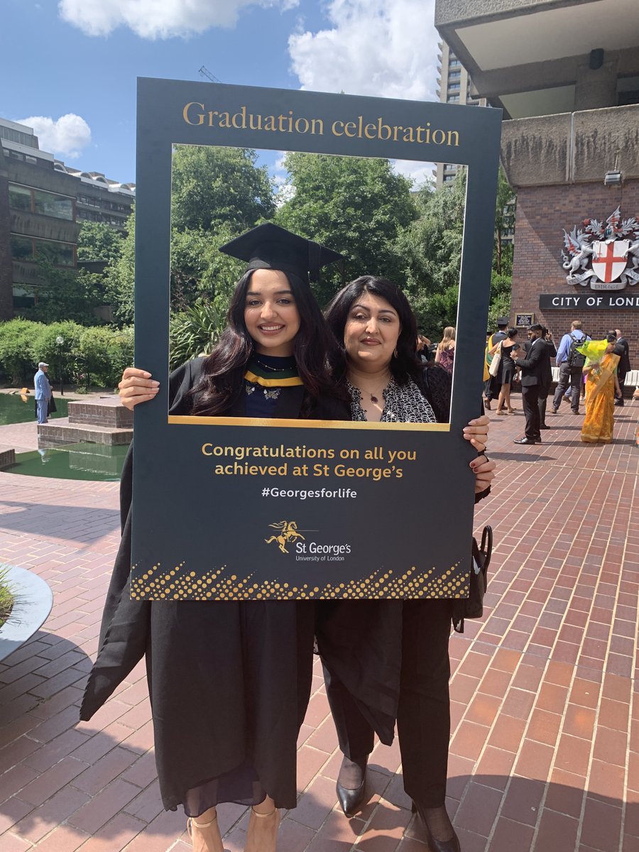 CityStG_Health's tweet photo. Our 2023 graduation ceremonies kicked off yesterday at the Barbican! Here are some of our favourite snaps from the day πΈ
If you graduated yesterday, or are graduating next week, remember to tag us in your photos and use #GeorgesForLife π https://t.co/eIMmhq5s1r