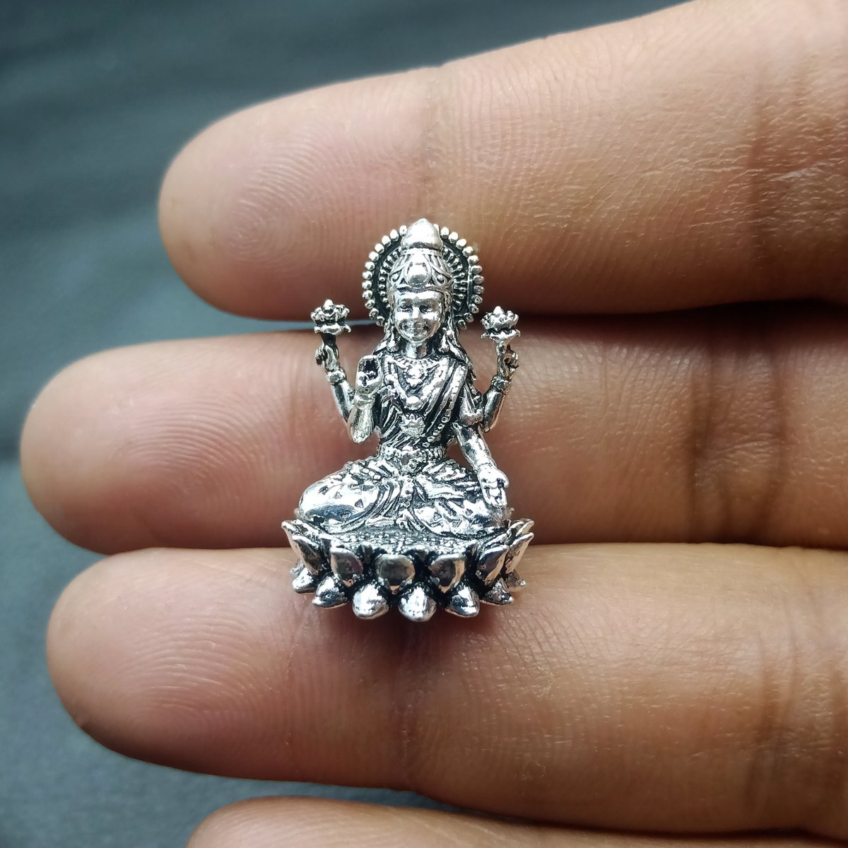 SitaraStore's tweet photo. My Etsy Shop Link
https://t.co/M93qDg6x97
925 Pure Silver Hindu Idols Laxmi Small Statue, Mini Statue Laxmi, Solid Silver Puja Article, Silver Tiny Idols, Handcrafted Lord Statue
#hindulaxmi #goddesslaxmi #devotionalarticle #grandotus #pedestal #ministatuelaxmi #silverlaxmi https://t.co/dQ989JmPWe