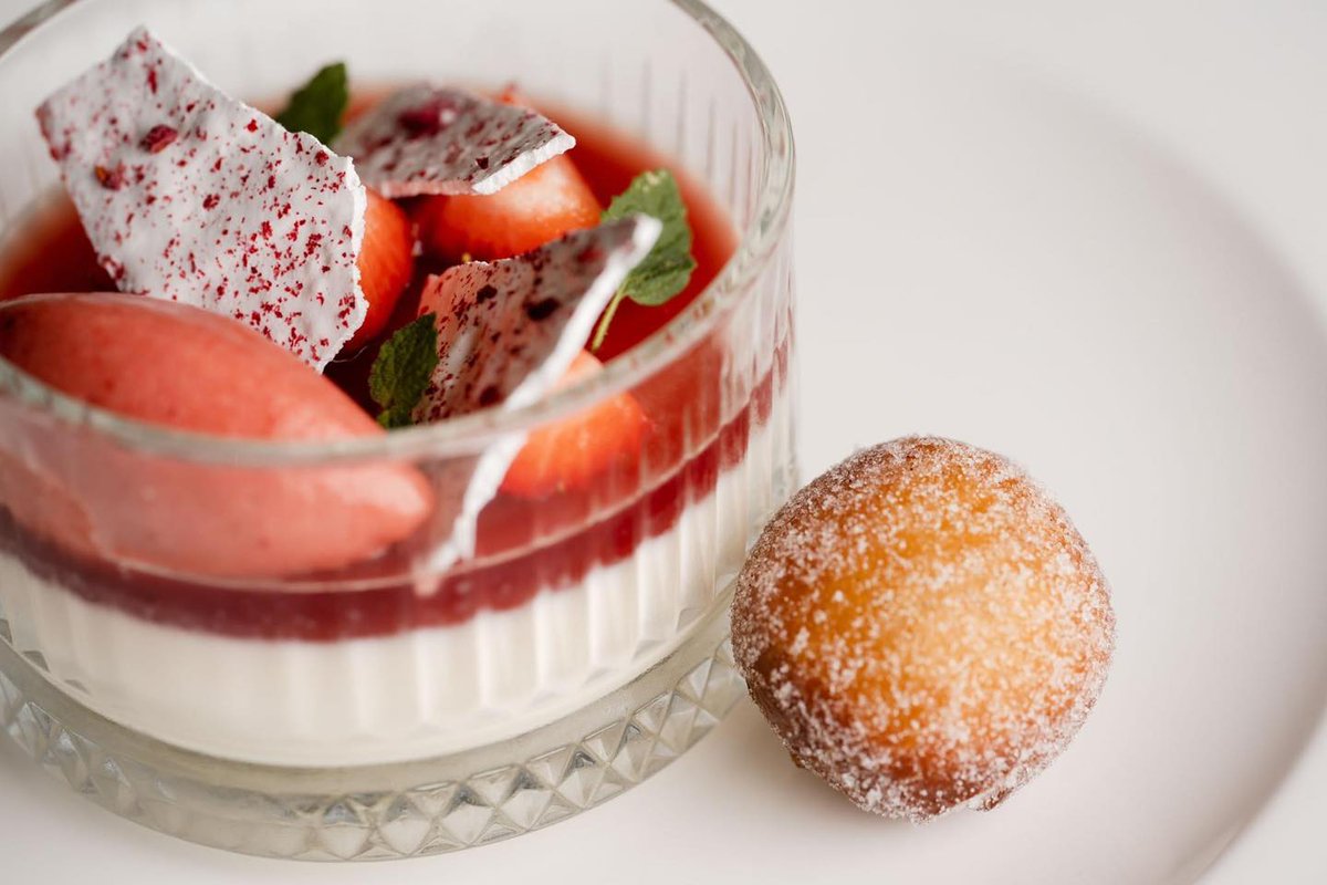 Congratulations @grandcentralbel on being crowned winners by Northern Ireland’s Hotel Federation! The Grand Central received the most votes with their 'Eton Mess' created by Executive Head Chef, Damian Tumilty. Read More - bit.ly/3pXX5xT