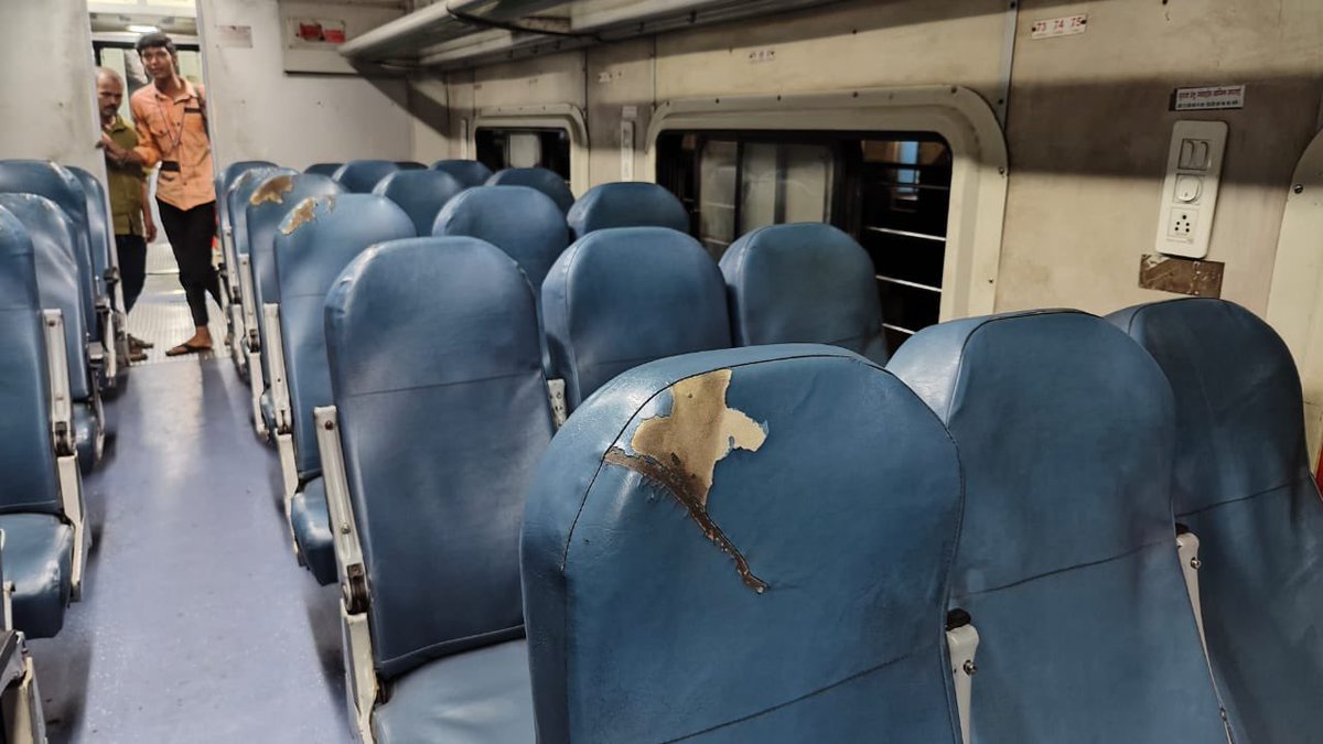 himanshuyv's tweet photo. Hope you will stay with your statement after looking after this pics of #flyingranee which replaced by @WesternRly with LHB rake by removing it's iconic non AC double decker coaches https://t.co/jZcLVZqScI