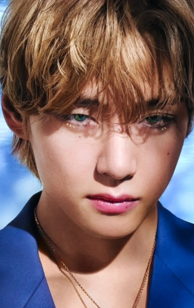 AboutMusicYT's tweet photo. GQ Korea on Taehyung of BTS:

- "V always tops the list even when referring to the most popular K-pop idol. It's time. It's time to listen to the solo album you have prepared. The agency said it was undecided, but it smells - The smell of a masterpiece". https://t.co/LYF8wK8qOV