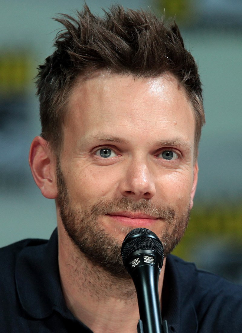 Joel McHale's wedding photo vs what he looks like now is giving me great hope of being a handsome bastard in my forties