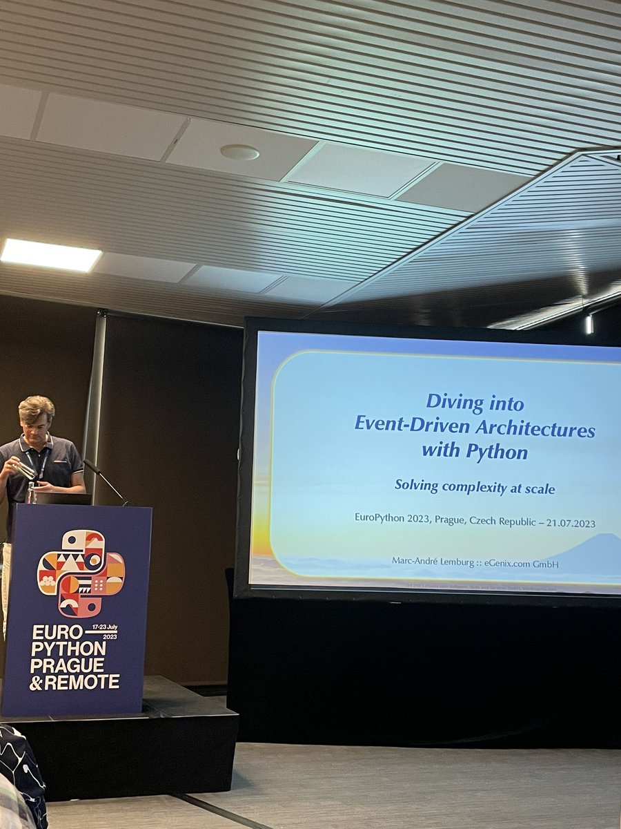 viperale's tweet image. Next up @malemburg with his talk about Event Driven Architectures at #EuroPython2024 👏🏼👏🏼