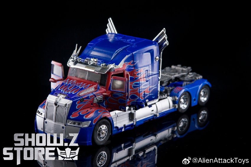 ShowZStore's tweet photo. [Pre-Order] AlienAttack Toys AAT-02 King of Kavaliers Optimus Prime
📷🌟 Picture Perfect Update! 🌟📷
--------
👇links👇
https://t.co/n31EXj9MpO

#AAT #Alienattacktoys #Optimusprime #OP #AAT02 #kingofkavaliers #alienattack
#actionfigure #transformer #modelkit #showzstore https://t.co/VEhhEvwAjl
