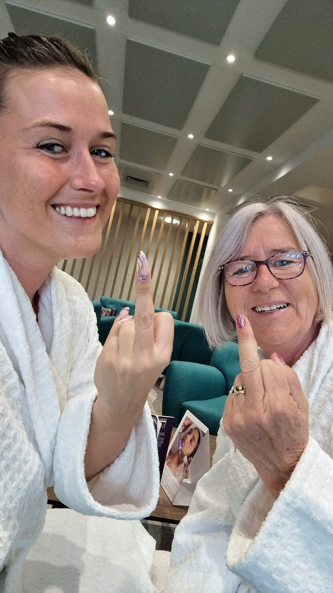 SophiaTruee's tweet photo. Mum demands her spa day be funded by you!🔥 https://t.co/MxS6UIJ8RT